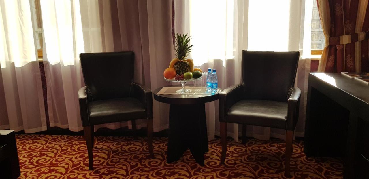 Ambassador Hotel Bakoe Buitenkant foto
