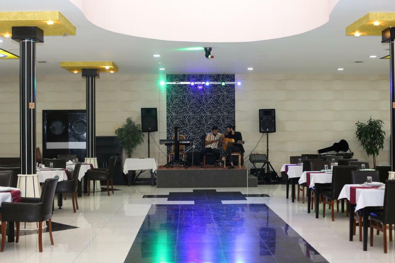 Ambassador Hotel Bakoe Buitenkant foto