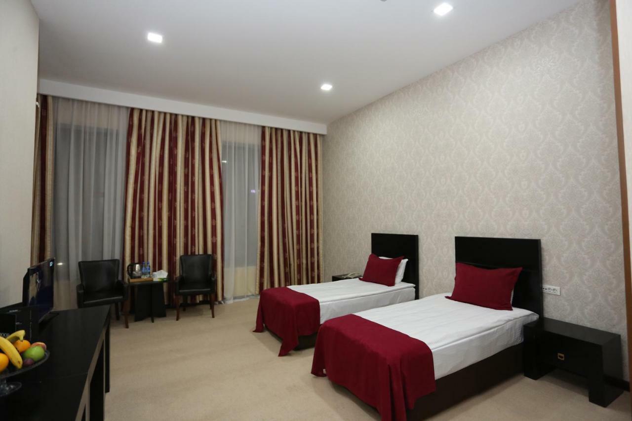 Ambassador Hotel Bakoe Buitenkant foto
