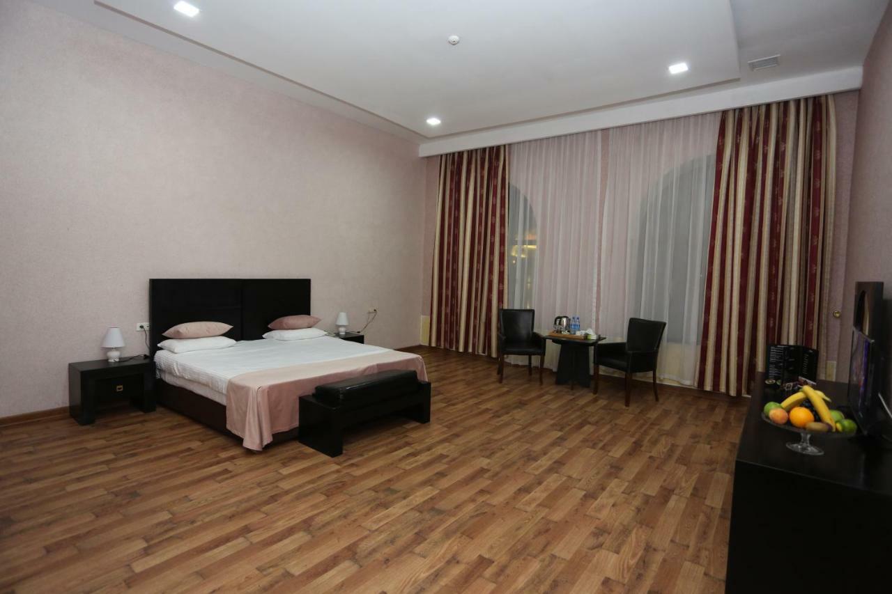 Ambassador Hotel Bakoe Buitenkant foto