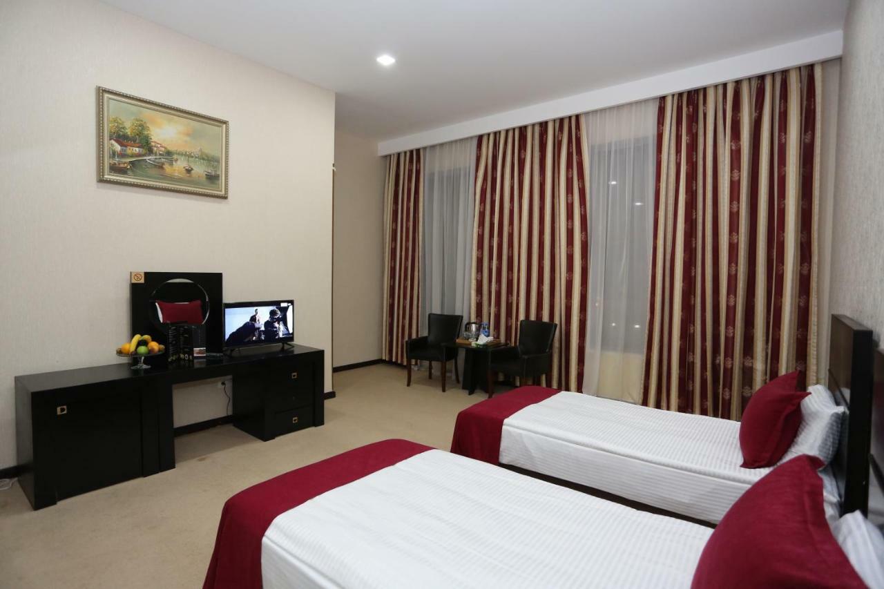 Ambassador Hotel Bakoe Buitenkant foto