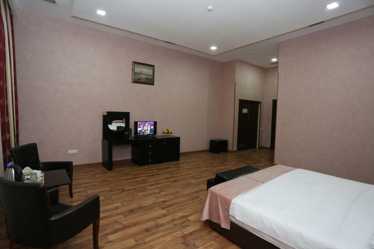Ambassador Hotel Bakoe Buitenkant foto