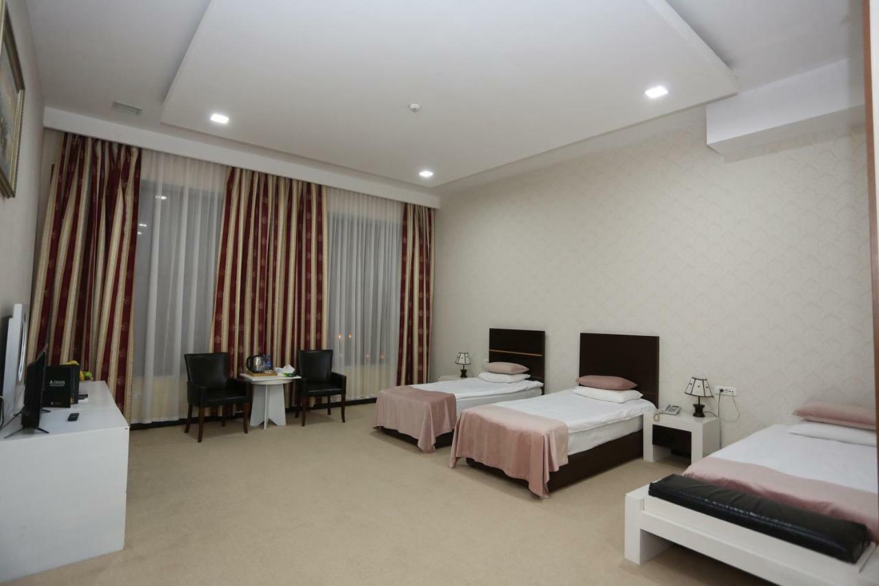 Ambassador Hotel Bakoe Buitenkant foto
