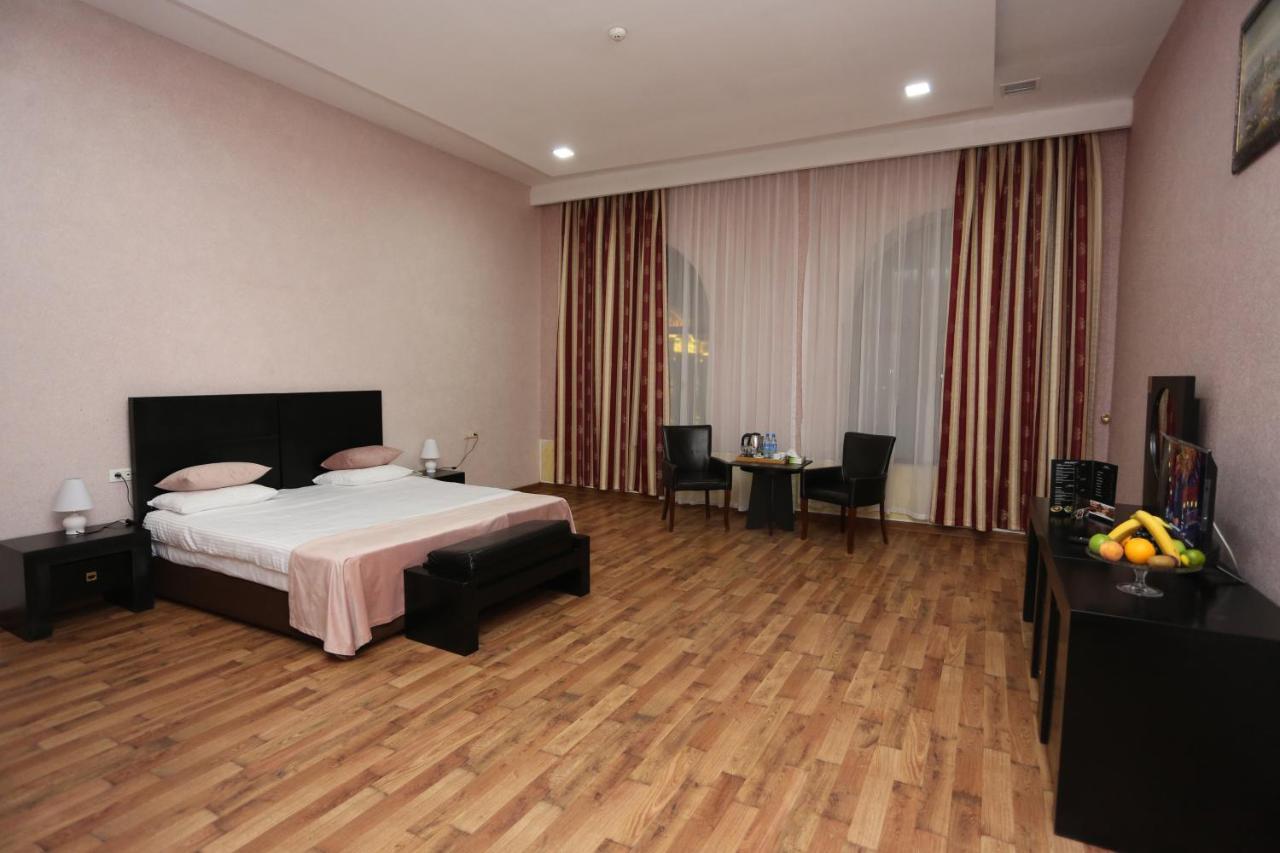 Ambassador Hotel Bakoe Buitenkant foto