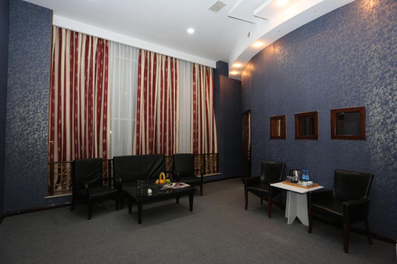 Ambassador Hotel Bakoe Buitenkant foto